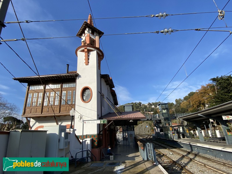 Barcelona - Estació de tren de Les Planes (8)