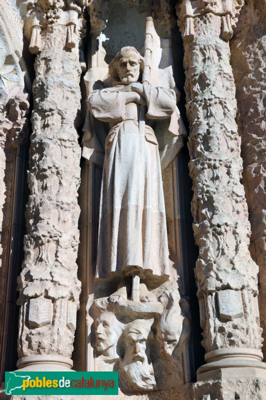 Barcelona - Temple del Sagrat Cor del Tibidabo. Portada de la cripta