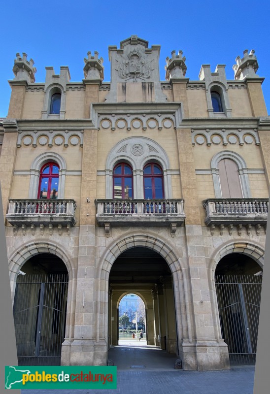 Barcelona - Casernes de Girona. Façana carrer Lepant