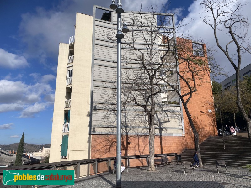 Barcelona - Migera dela plaça Salvador Allende