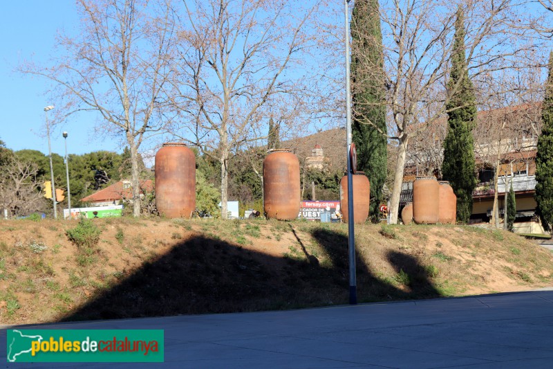Barcelona - Tines al costat de Can Cortada (Foto: Albert Esteves, 2021) Barcelona - Tines al costat de Can Cortada