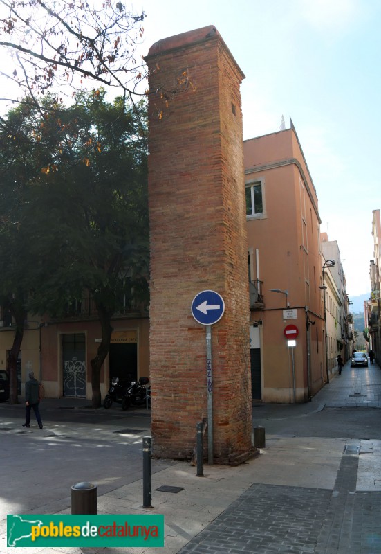 Barcelona - Torre d'aigua de la plaça de les Masies d'Horta