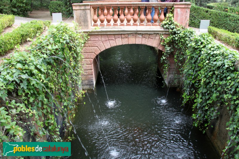 Barcelona - Laberint d'Horta. Pont romàntic