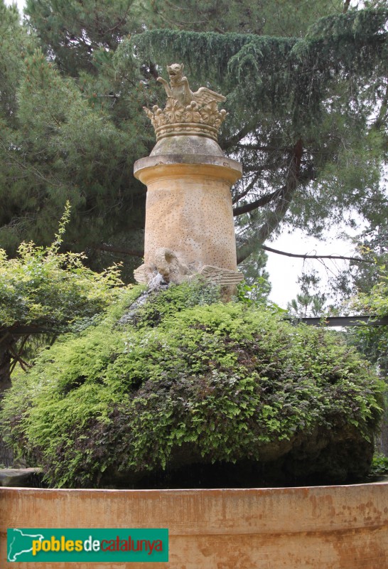 Barcelona - Jardins del Laberint d'Horta. Símbol de la família Llupià