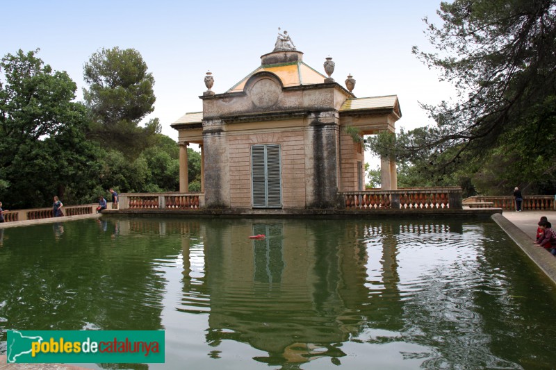 Barcelona - Jardins del Laberint d'Horta. Pavelló de Carles IV i estany
