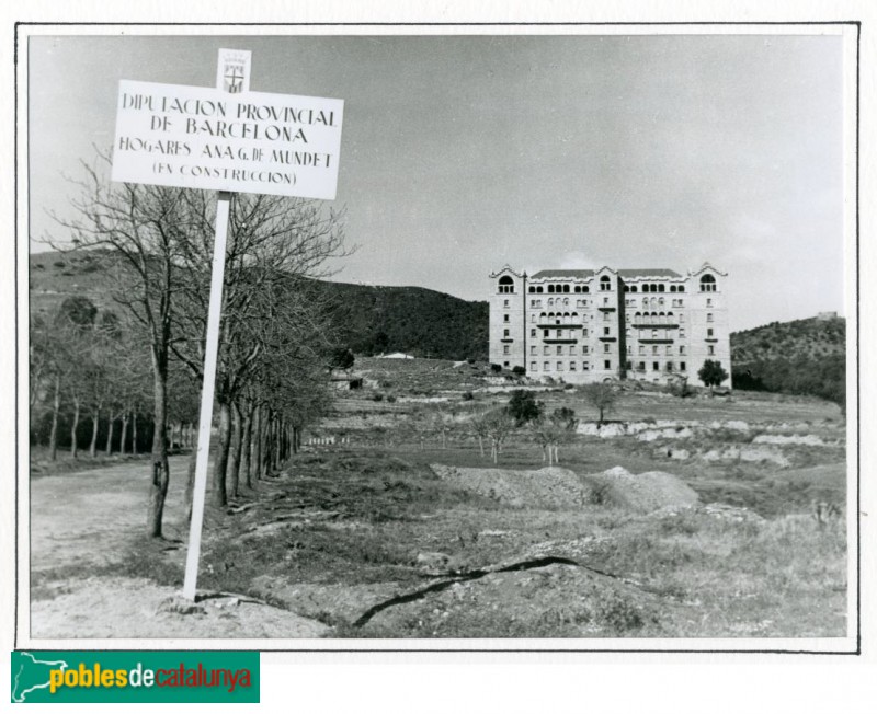 Barcelona - Llars Mundet. Edifici antic. Arxiu Municipal del Districte d' Horta-Guinardó, 1955