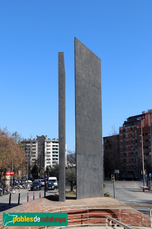 Barcelona - Mitjana escultòrica de l'Av. Rio de Janeiro