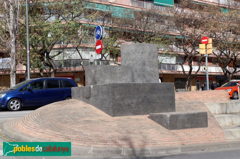 Barcelona - Mitjana escultòrica de l'Av. Rio de Janeiro (Foto: Albert Esteves, 2021) Barcelona - Mitjana escultòrica de l'Av. Rio de Janeiro