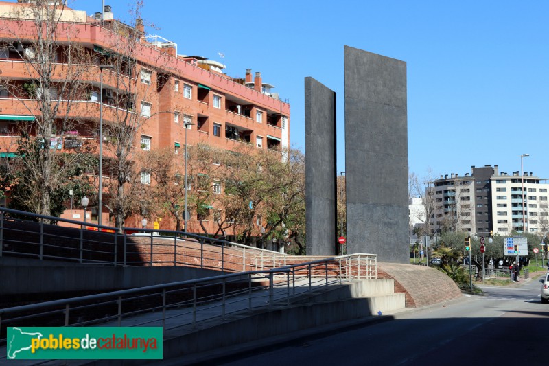 Barcelona - Mitjana escultòrica de l'Av. Rio de Janeiro (Foto: Albert Esteves, 2021) Barcelona - Mitjana escultòrica de l'Av. Rio de Janeiro