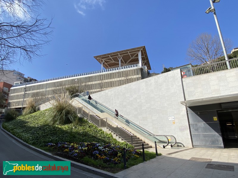 Barcelona - Parc del Pla de Fornells. Plaça de Roquetes