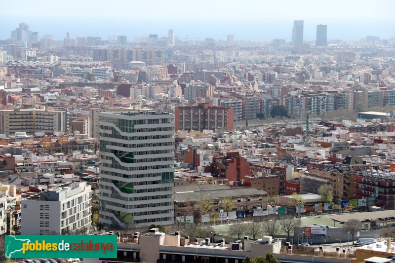 Barcelona - Via Favència, 348, en primer pla (Foto: Albert Esteves, 2021) Barcelona - Via Favència, 348, en primer pla