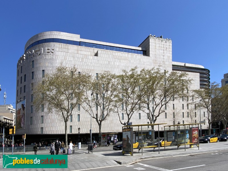 Barcelona - El Corte Inglés de plaça Catalunya (Foto: Albert Esteves, 2021) Barcelona - El Corte Inglés de plaça Catalunya