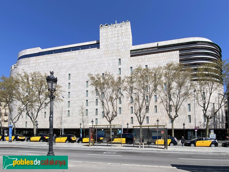 Barcelona - El Corte Inglés de plaça Catalunya (Foto: Albert Esteves, 2021) Barcelona - El Corte Inglés de plaça Catalunya