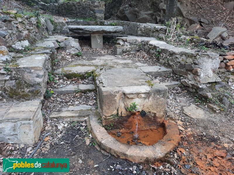 La Jonquera - Font Rovellada i Pentinador (Foto: Ferran Artigas Riera, 2021) La Jonquera - Font Rovellada i Pentinador