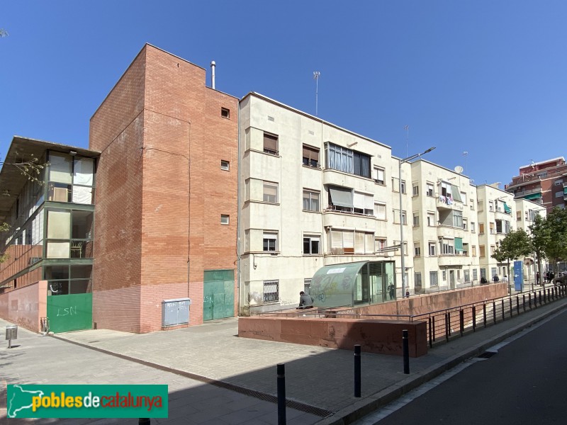 L'Hospitalet de Llobregat - Blocs de la plaça Guernica (Foto: Albert Esteves, 2021) L'Hospitalet de Llobregat - Blocs de la plaça Guernica