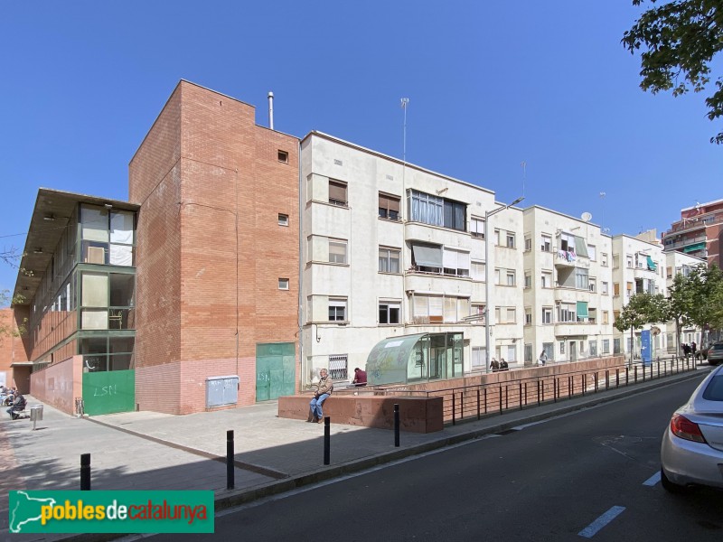 L'Hospitalet de Llobregat - Blocs de la plaça Guernica (Foto: Albert Esteves, 2021) L'Hospitalet de Llobregat - Blocs de la plaça Guernica
