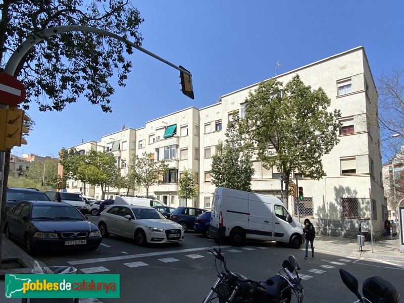 L'Hospitalet de Llobregat - Blocs de la plaça Guernica (Foto: Albert Esteves, 2021) L'Hospitalet de Llobregat - Blocs de la plaça Guernica