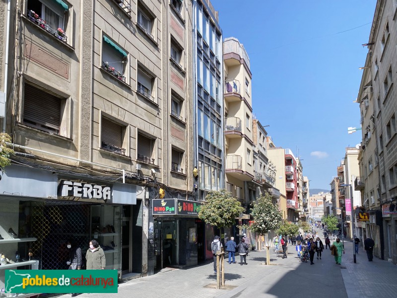 L'Hospitalet de Llobregat - Carrer Progrés (Foto: Albert Esteves, 2021) L'Hospitalet de Llobregat - Carrer Progrés