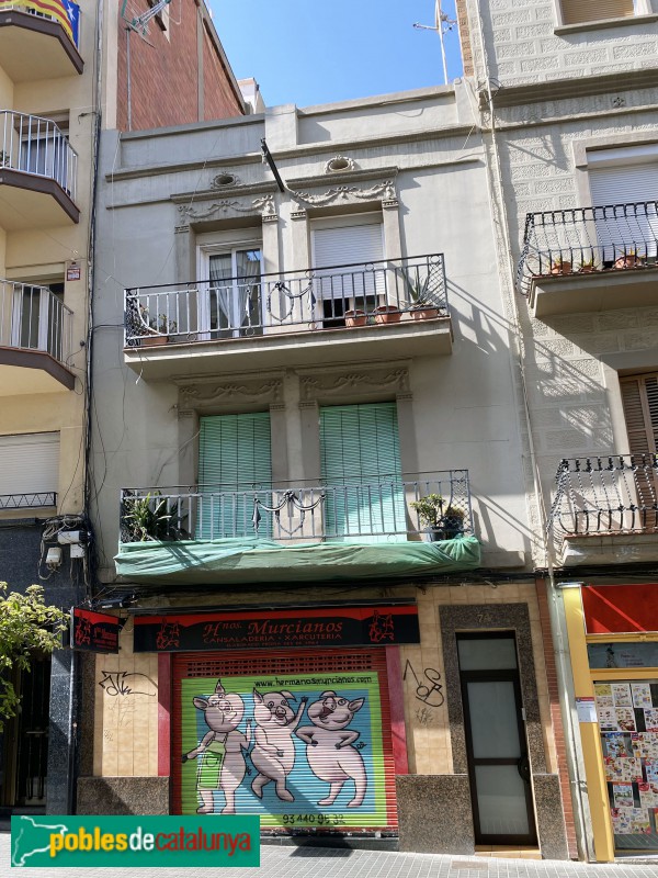 L'Hospitalet de Llobregat - Carrer Progrés, 74 (Foto: Albert Esteves, 2021) L'Hospitalet de Llobregat - Carrer Progrés, 74