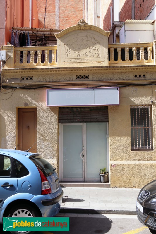 L'Hospitalet de Llobregat - Carrer Progrés, 38 (Foto: Albert Esteves, 2021) L'Hospitalet de Llobregat - Carrer Progrés, 38