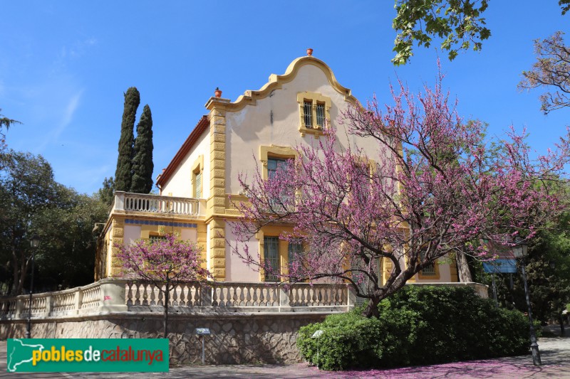 L'Hospitalet de Llobregat - Can Buxeres. Casa dels masovers (Foto: Albert Esteves, 2021) L'Hospitalet de Llobregat - Can Buxeres. Casa dels masovers