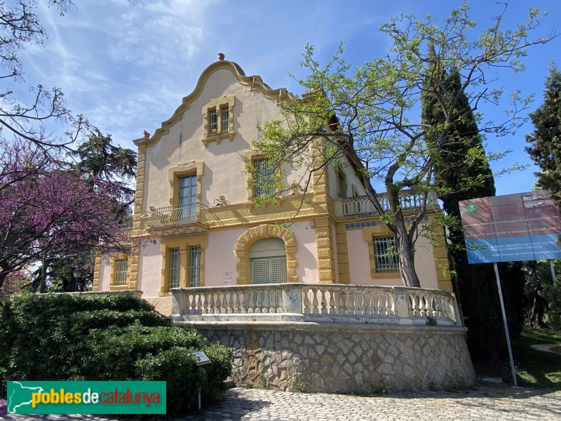 L'Hospitalet de Llobregat - Can Buxeres. Casa dels masovers (Foto: Albert Esteves, 2021) L'Hospitalet de Llobregat - Can Buxeres. Casa dels masovers