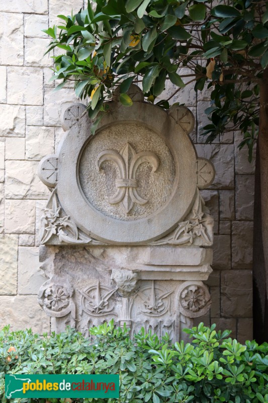 L'Hospitalet de Llobregat - Museu d'Història. Elements ornamentals del jardí