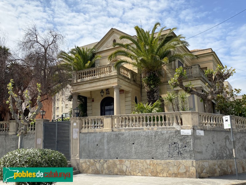 Sant Vicenç dels Horts - Plaça Carme Llinàs, 1