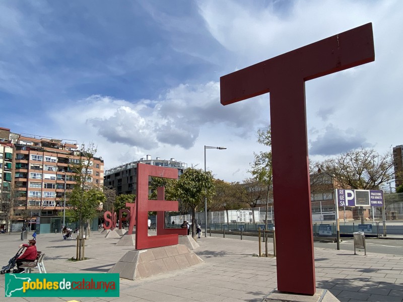 L'Hospitalet de Llobregat - Escultura <i>Les Lletres</i>