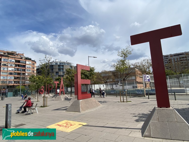 L'Hospitalet de Llobregat - Escultura <i>Les Lletres</i>