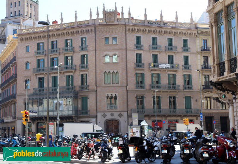 Barcelona - Casa Bosch Alsina (Plaça Catalunya, 8) (Foto: Albert Esteves, 2021) Barcelona - Casa Bosch Alsina (Plaça Catalunya, 8)