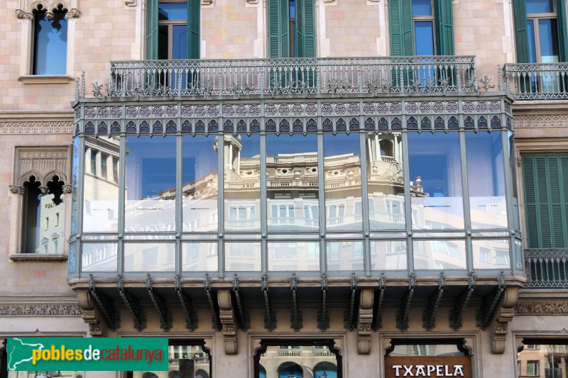 Barcelona - Casa Bosch Alsina (Plaça Catalunya, 8) (Foto: Albert Esteves, 2021) Barcelona - Casa Bosch Alsina (Plaça Catalunya, 8)