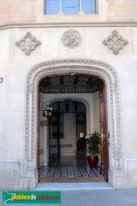 Barcelona - Casa Bosch Alsina (Plaça Catalunya, 8) (Foto: Albert Esteves, 2021) Barcelona - Casa Bosch Alsina (Plaça Catalunya, 8)