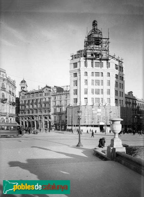 Barcelona - Antic edifici de Telefònica, en construcció
