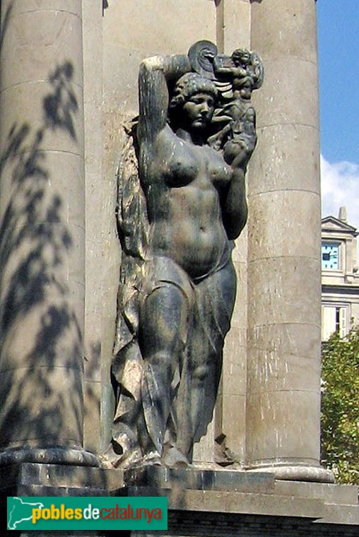 Barcelona - Escultura <i>Dona amb ángel</i> (Vicenç Navarro)