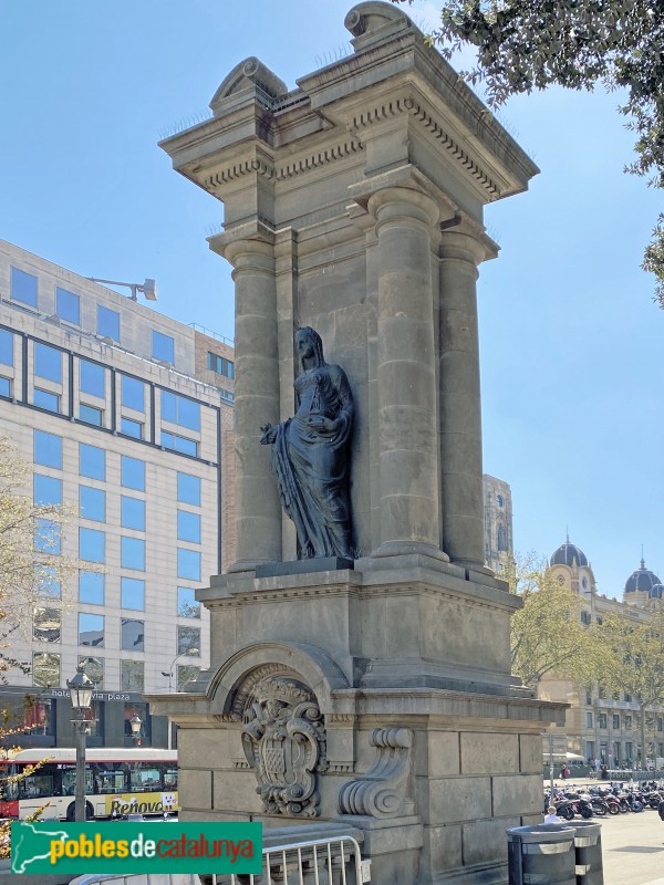 Barcelona - Escultura <i>Dona amb Marededéu</i> (Enric Monjo)