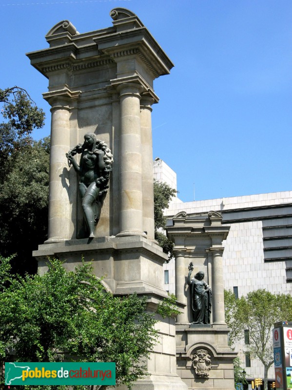 Barcelona - Pilars de la plaça Catalunya