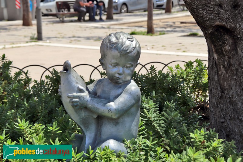 L'Hospitalet de Llobregat - Escultura Noi amb peix