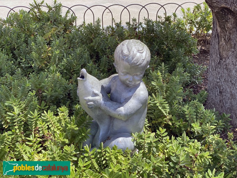 L'Hospitalet de Llobregat - Escultura Noi amb peix