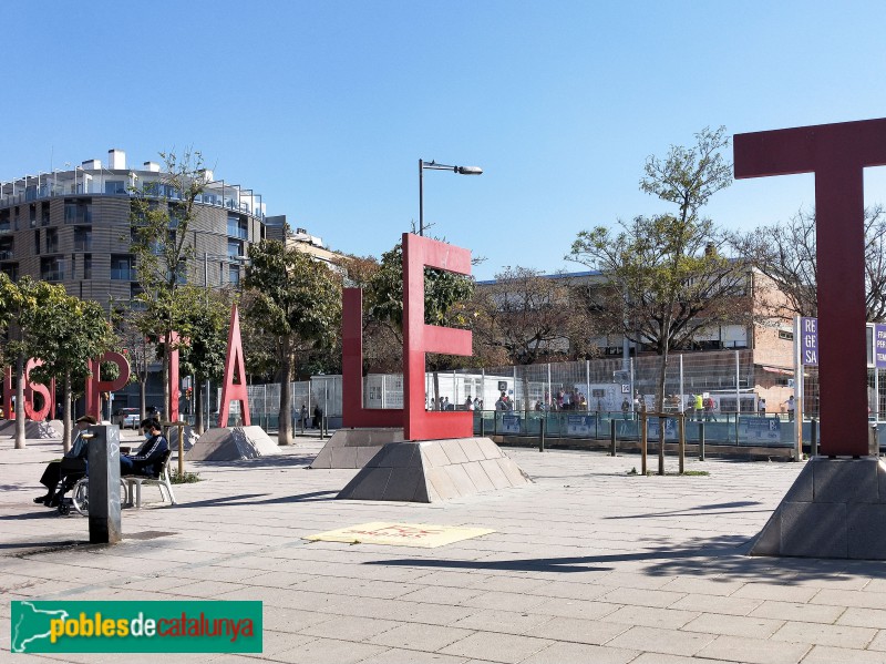 L'Hospitalet de Llobregat - Escultura <i>Les Lletres</i>