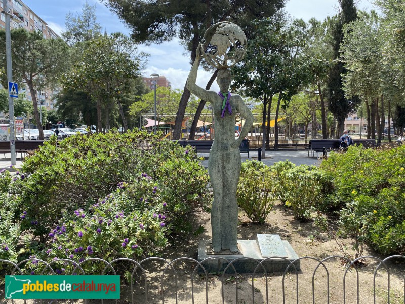 Cornellà de Llobregat - Escultura <i>La dona i el món</i> (Foto: Albert Esteves, 2021) Cornellà de Llobregat - Escultura <i>La dona i el món</i>
