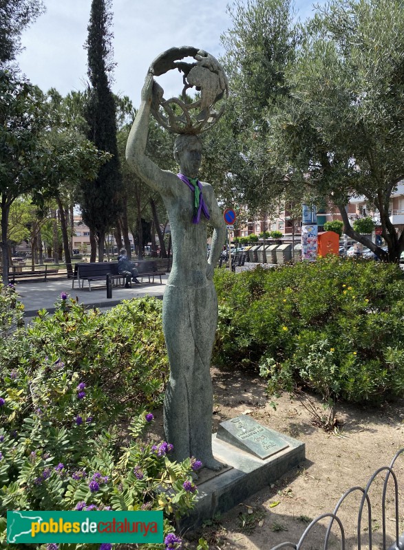 Cornellà de Llobregat - Escultura <i>La dona i el món</i> (Foto: Albert Esteves, 2021) Cornellà de Llobregat - Escultura <i>La dona i el món</i>