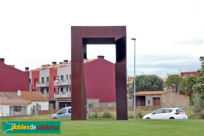 Roses - Escultura <i>Lluna plena sobre la Foradada</i>