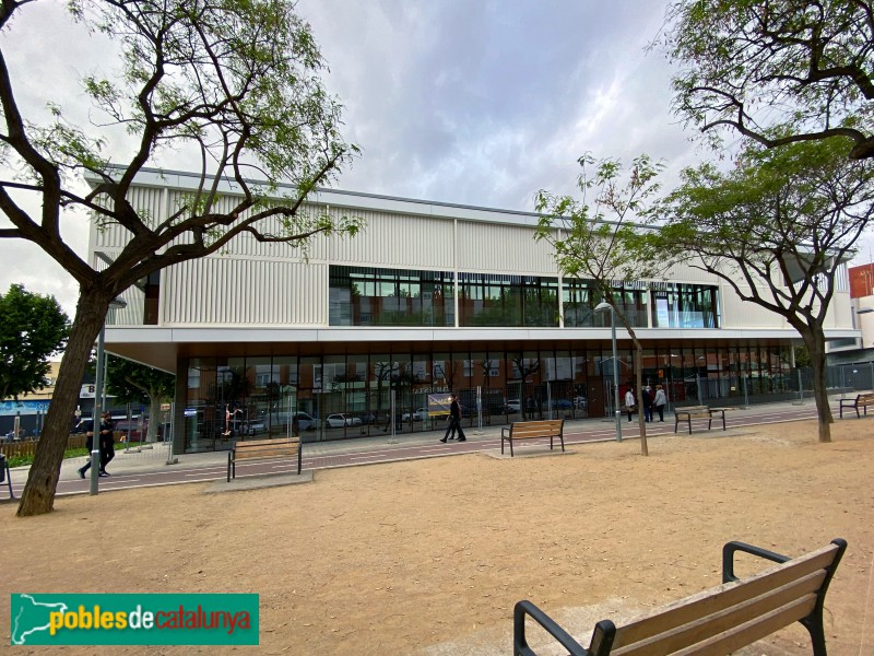Cornellà de Llobregat - Biblioteca Almeda (Foto: Albert Esteves, 2021) Cornellà de Llobregat - Biblioteca Almeda
