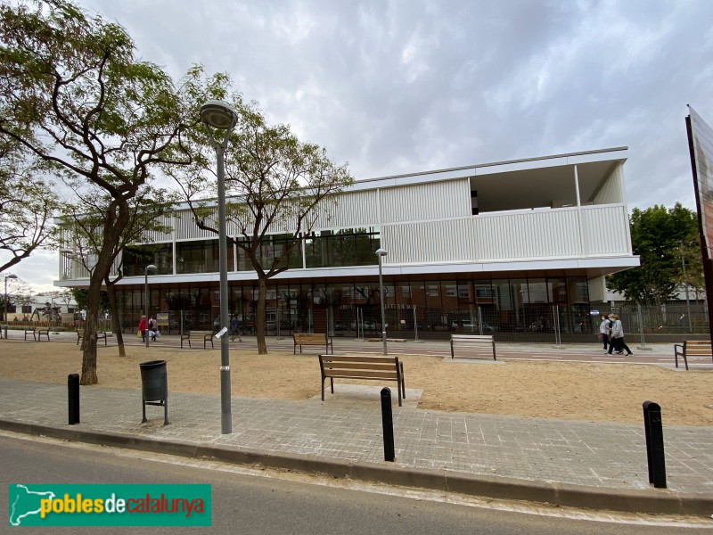 Cornellà de Llobregat - Biblioteca Almeda (Foto: Albert Esteves, 2021) Cornellà de Llobregat - Biblioteca Almeda