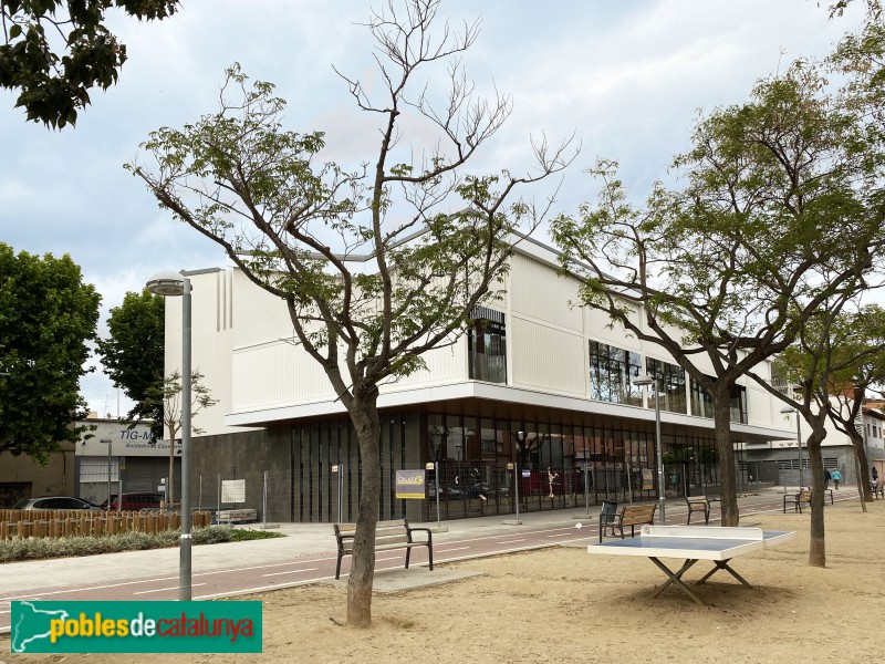 Cornellà de Llobregat - Biblioteca Almeda (Foto: Albert Esteves, 2021) Cornellà de Llobregat - Biblioteca Almeda