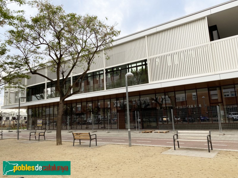 Cornellà de Llobregat - Biblioteca Almeda (Foto: Albert Esteves, 2021) Cornellà de Llobregat - Biblioteca Almeda