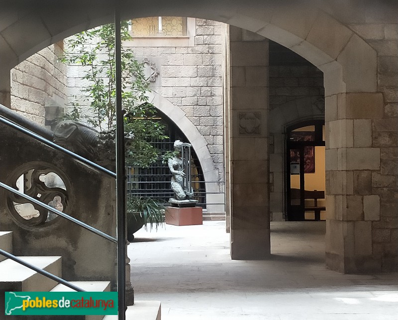 Barcelona - Casa dels Canonges del carrer del Bisbe