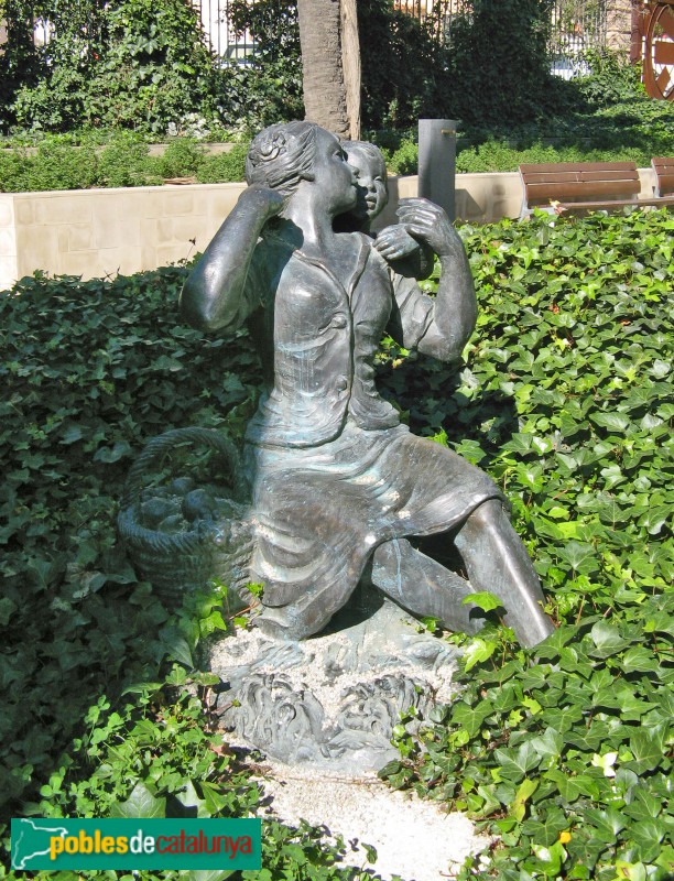 Tiana - Jardí Lola Anglada. Escultura <i>Mare amb nen</i>