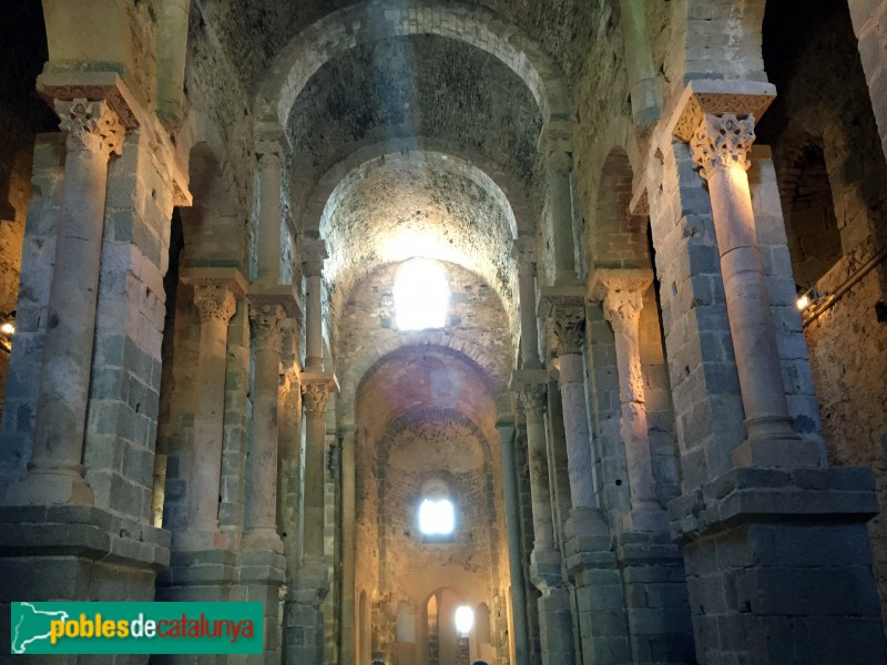 Port de la Selva - Sant Pere de Rodes, interior de l'església (Foto: Gustau Zariquiey, 2018) Port de la Selva - Sant Pere de Rodes, interior de l'església